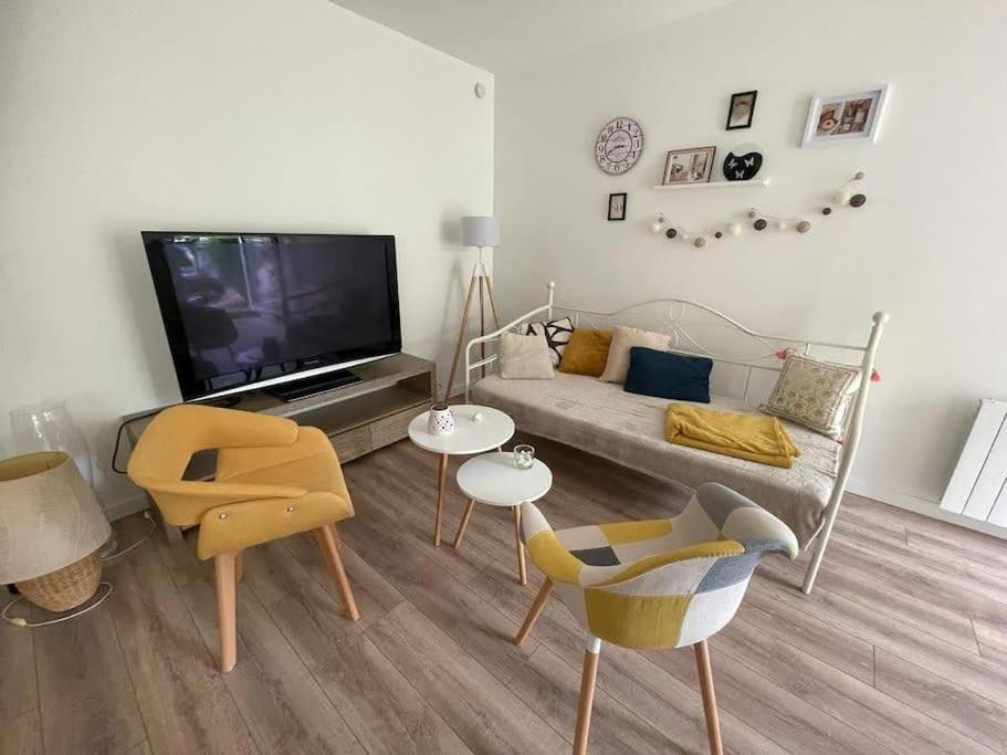 Gite De Charme - 3 Chambres, 5 Lits - De 4 A 7 Personnes Avanton ภายนอก รูปภาพ